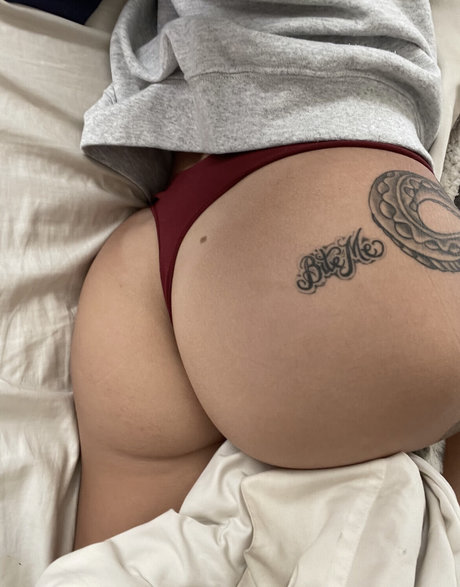 Naken lekkede OnlyFans-bilde av Itz Wavybaby