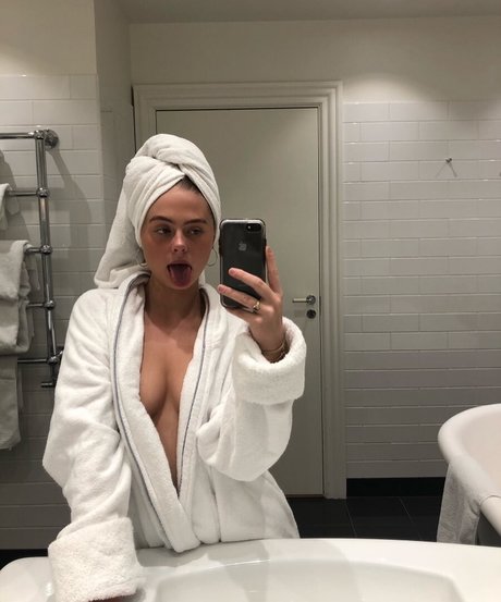 Naken läckt OnlyFans-bild av Aja Viola