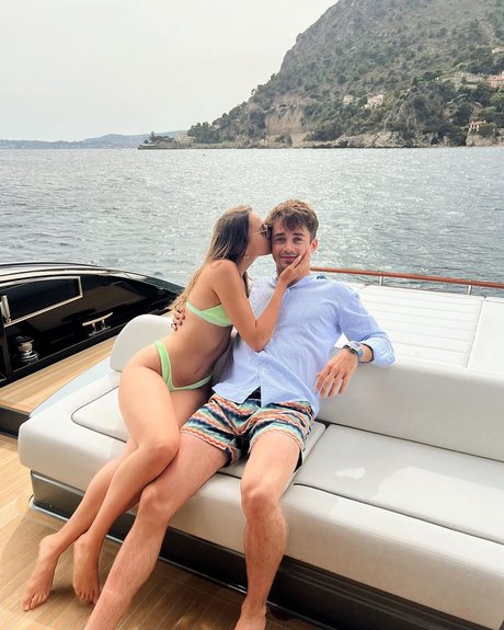 Naken läckt OnlyFans-bild av Charlotte Sine