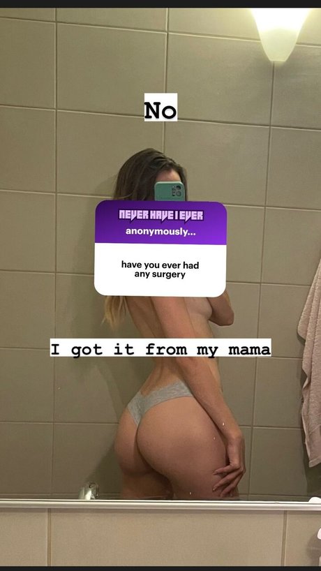 Nahá fotka uniklých OnlyFans od Ella Mooncake