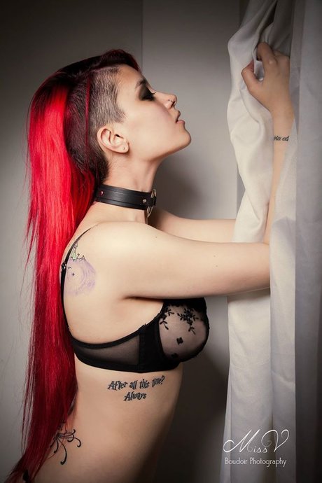 Naakte gelekte OnlyFans-foto van Niniah Wolfy