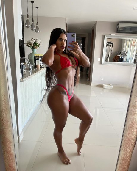 Обнаженная фотография утечки OnlyFans от Sunny Doria Vargas