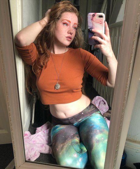 Naken lekkede OnlyFans-bilde av Lucie Middleton