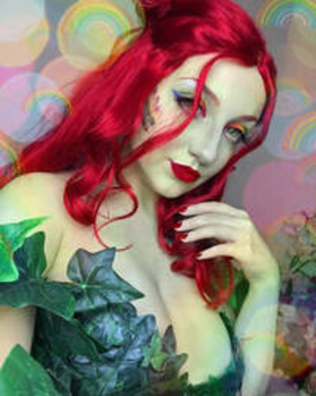 Alaston vuotanut OnlyFans-kuva Poison Siren