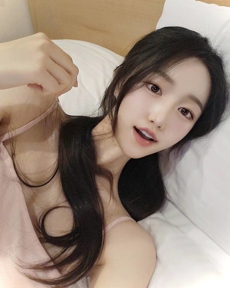 Naken läckt OnlyFans-bild av Vin Daily