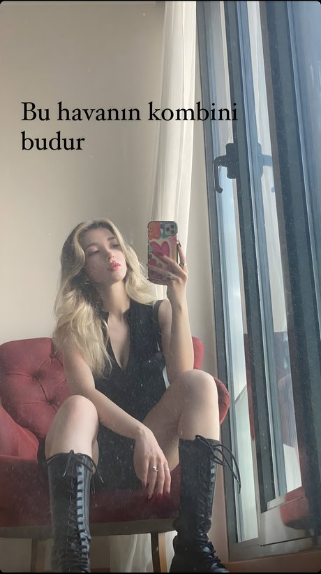 Foto nua vazada do OnlyFans de Kardelen Oeztas