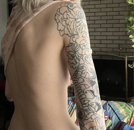 Alliury Xaerha  nude leaked OnlyFans photo