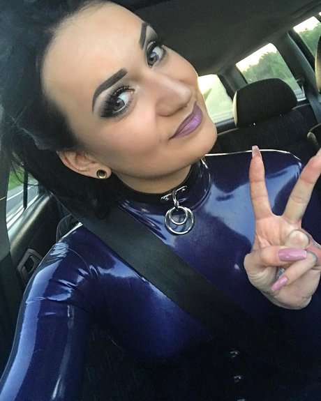 Alaston vuotanut OnlyFans-kuva Bella Isadora