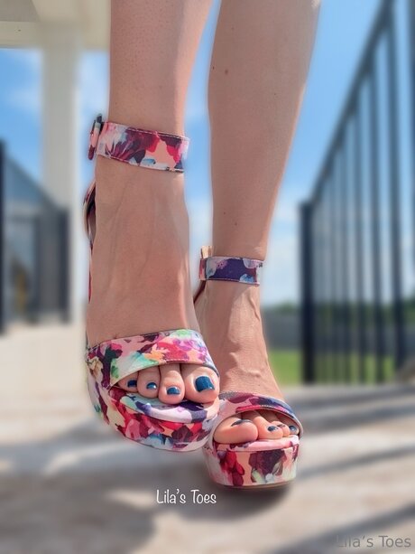 Nahá fotka uniklých OnlyFans od Lilas Toes