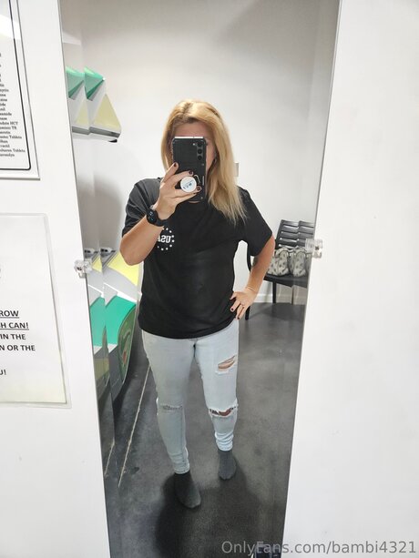Alaston vuotanut OnlyFans-kuva Bambi4321