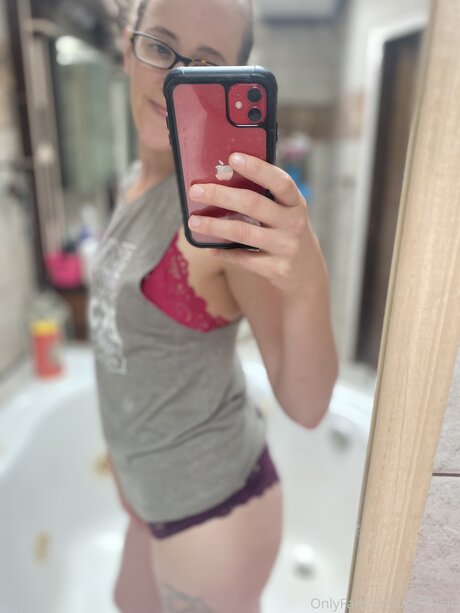 Naken läckt OnlyFans-bild av Nrrd Girl