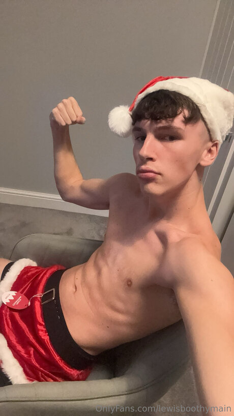 Nahá fotka uniklých OnlyFans od Lewisboothymain