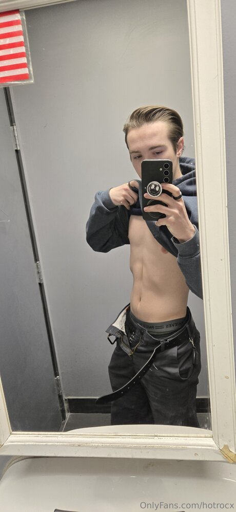 Обнаженная фотография утечки OnlyFans от Hotrocx