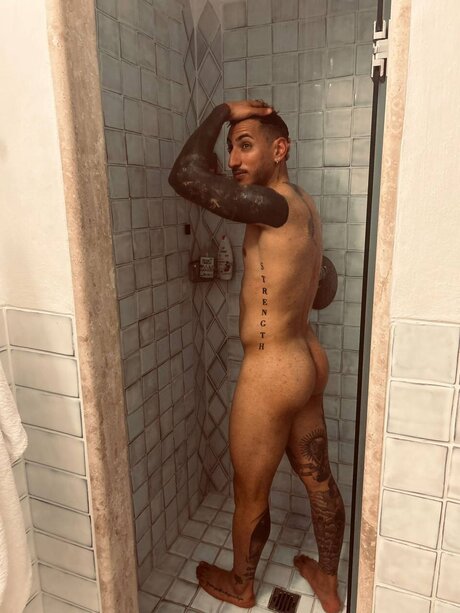 Alasti lekkinud OnlyFans-i pilt Brianpipaok
