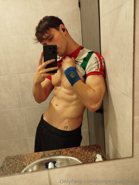 Naken läckt OnlyFans-bild av Jumperaustin Vip
