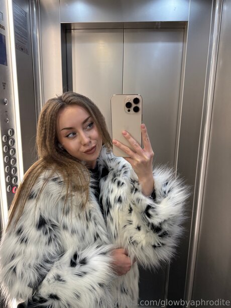 Glowbyaphrodite OnlyFans 유출 누드 사진