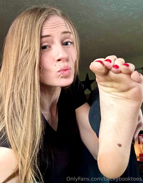 Alaston vuotanut OnlyFans-kuva Beckybooktoes