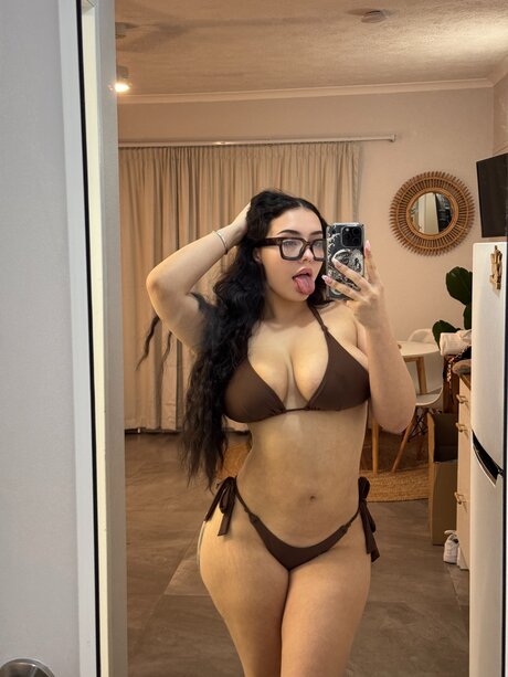 Обнаженная фотография утечки OnlyFans от Curlymoana