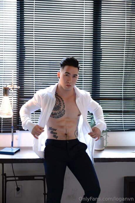 Naken lekkede OnlyFans-bilde av Loganvn