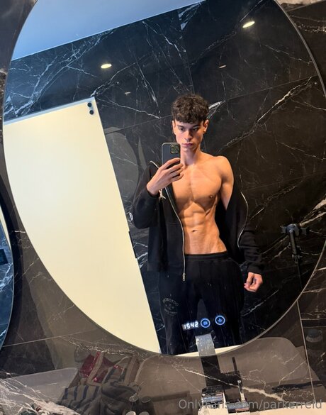 Naken läckt OnlyFans-bild av Parkerreid