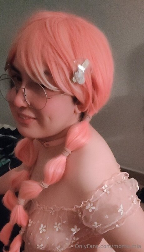 Обнаженная фотография утечки OnlyFans от Momo Moonmoon