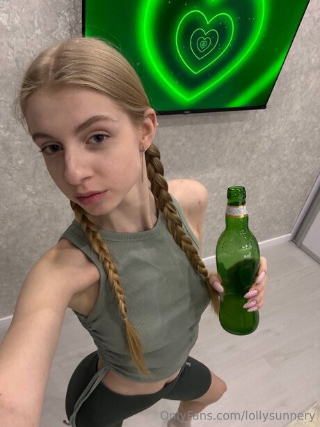Nahá fotka uniklých OnlyFans od Lollysunnery