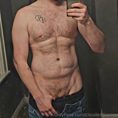 Обнаженная фотография утечки OnlyFans от Cloudeddesires