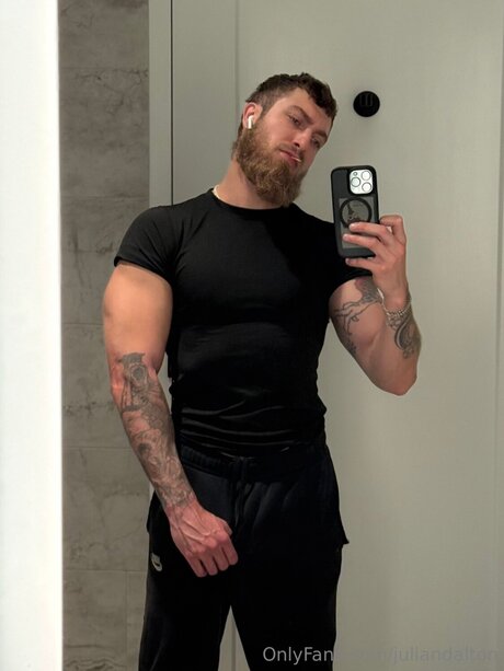 Nacktes geleaktes OnlyFans-Foto von Juliandalton