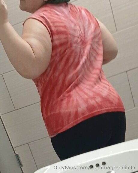 Foto desnuda filtrada de OnlyFans de Mommagremlin95