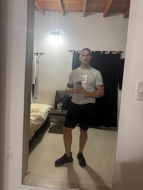 Обнаженная фотография утечки OnlyFans от Fnxonly