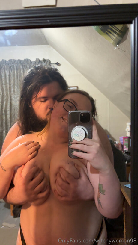 Обнаженная фотография утечки OnlyFans от Witchywoman98