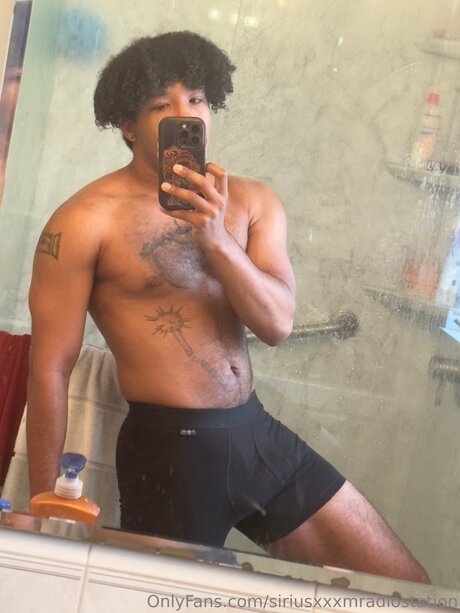 Naken läckt OnlyFans-bild av Siriusxxxmradiostation