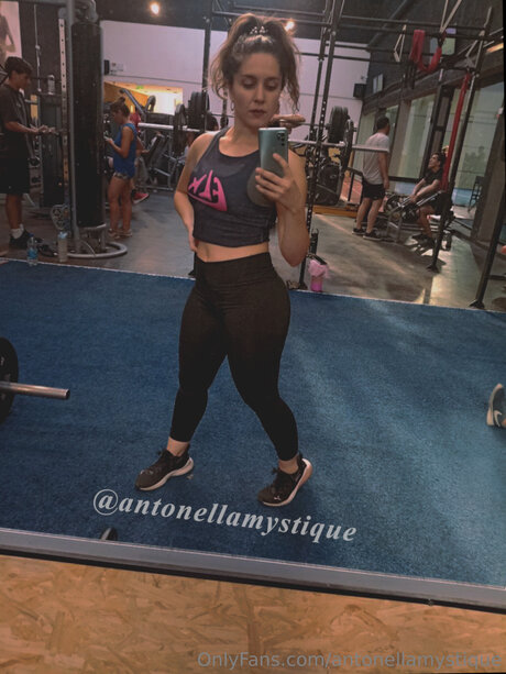 Ladyaria Hot