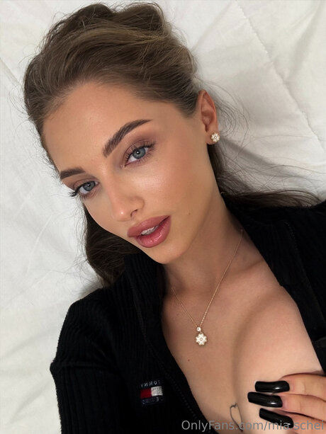 Alaston vuotanut OnlyFans-kuva Mia Schei