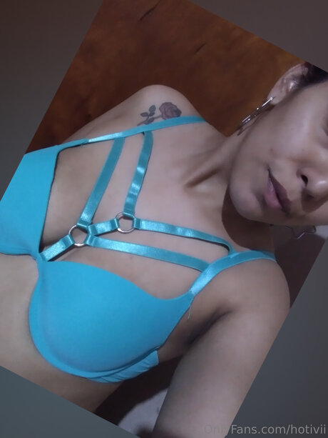 Naken lekkede OnlyFans-bilde av Hotivii