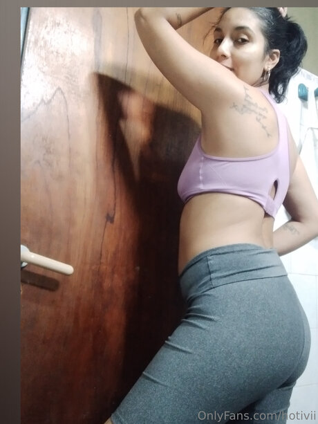 Foto di nudo di fuga di OnlyFans di Hotivii