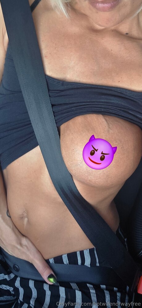 Naken lekkede OnlyFans-bilde av Hotwifenorwayfree