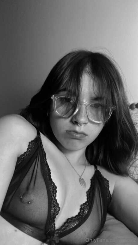 Alaston vuotanut OnlyFans-kuva Rooe2