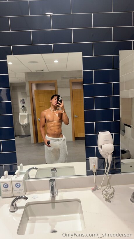 Nacktes geleaktes OnlyFans-Foto von J Shredderson
