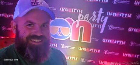 Alasti lekkinud OnlyFans-i pilt Itzdaddyd
