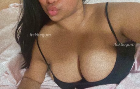 Naken läckt OnlyFans-bild av Kjbegum