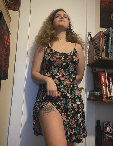 Nahá fotka uniklých OnlyFans od Hippiekitten420