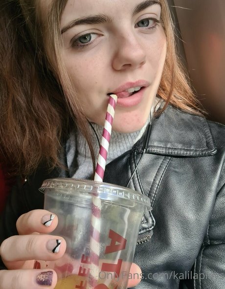 Nahá fotka uniklých OnlyFans od Kalilaplays