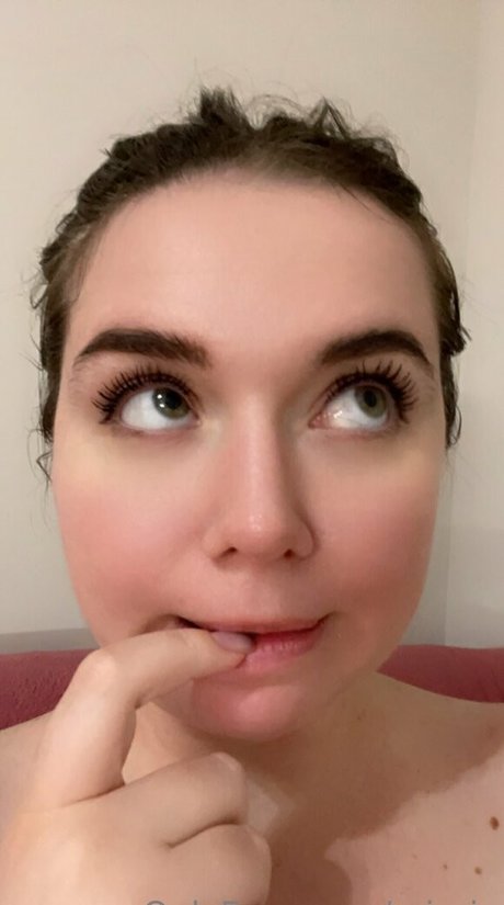 Naken lekkede OnlyFans-bilde av Mirniy