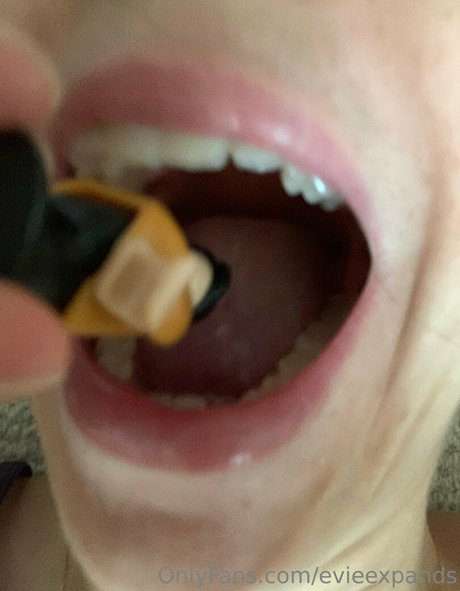 Nahá fotka uniklých OnlyFans od Evieexpands