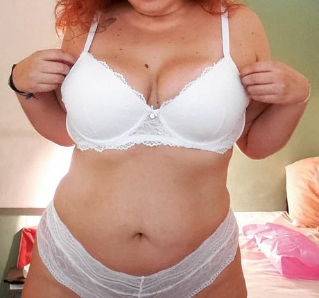 Foto di nudo di fuga di OnlyFans di Jen Red