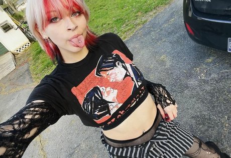 Nahá fotka uniklých OnlyFans od Manicpixieagony