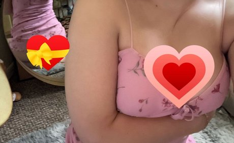 Nahá fotka uniklých OnlyFans od Strawbre