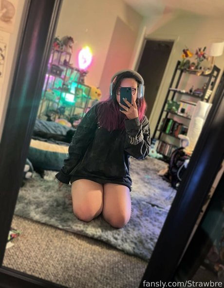 Strawbre OnlyFans 유출 누드 사진