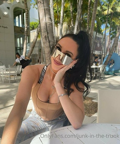 Nahá fotka uniklých OnlyFans od Elleventures